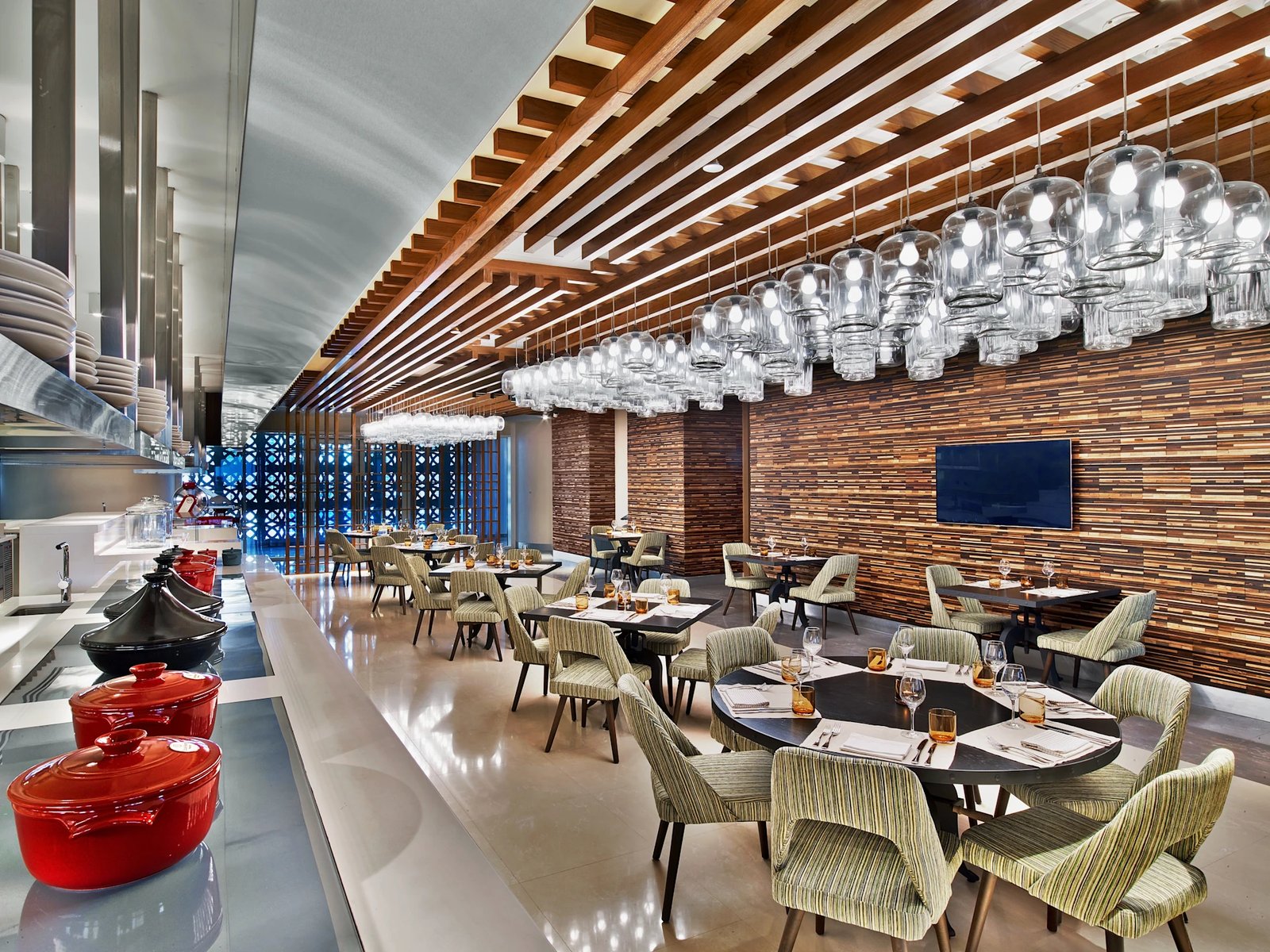 V Hotel Dubai, Curio Collection by Hilton, eat & drink