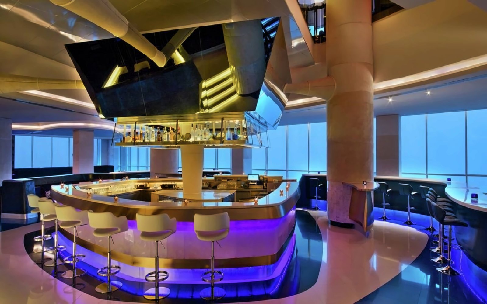 V Hotel Dubai, Curio Collection by Hilton, eat & drink