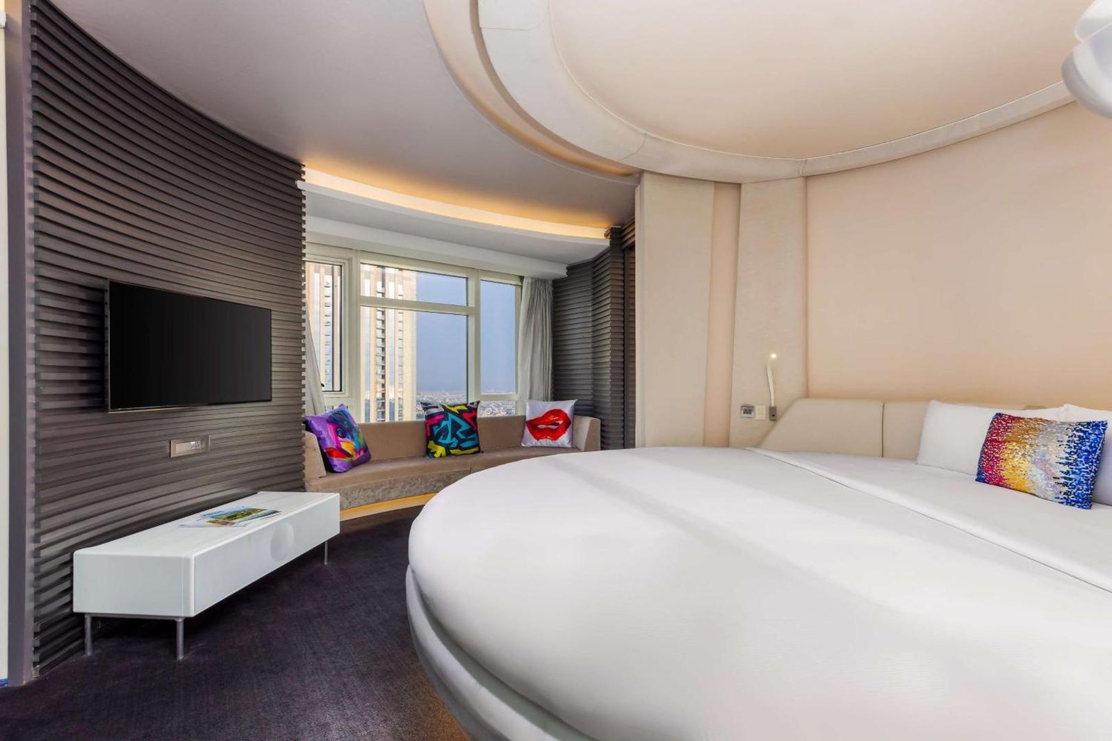 V Hotel Dubai, Curio Collection by Hilton, rooms