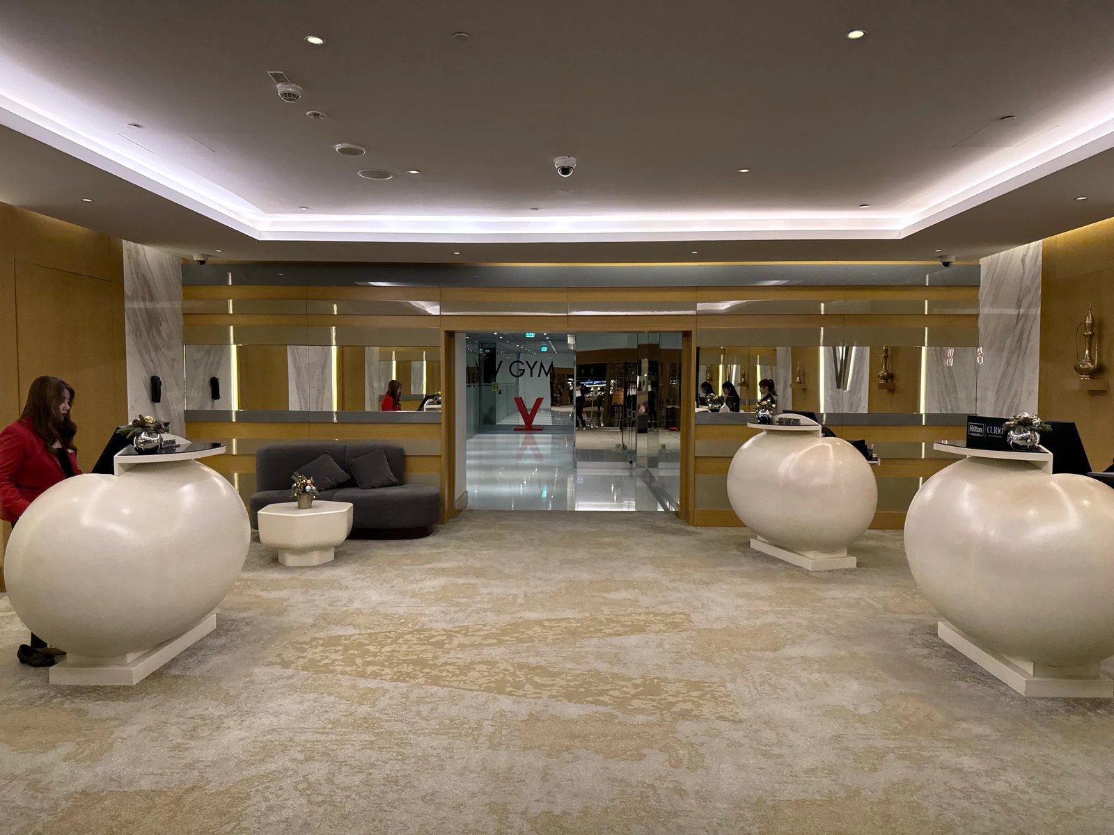 V Hotel Dubai, Curio Collection by Hilton, vibe