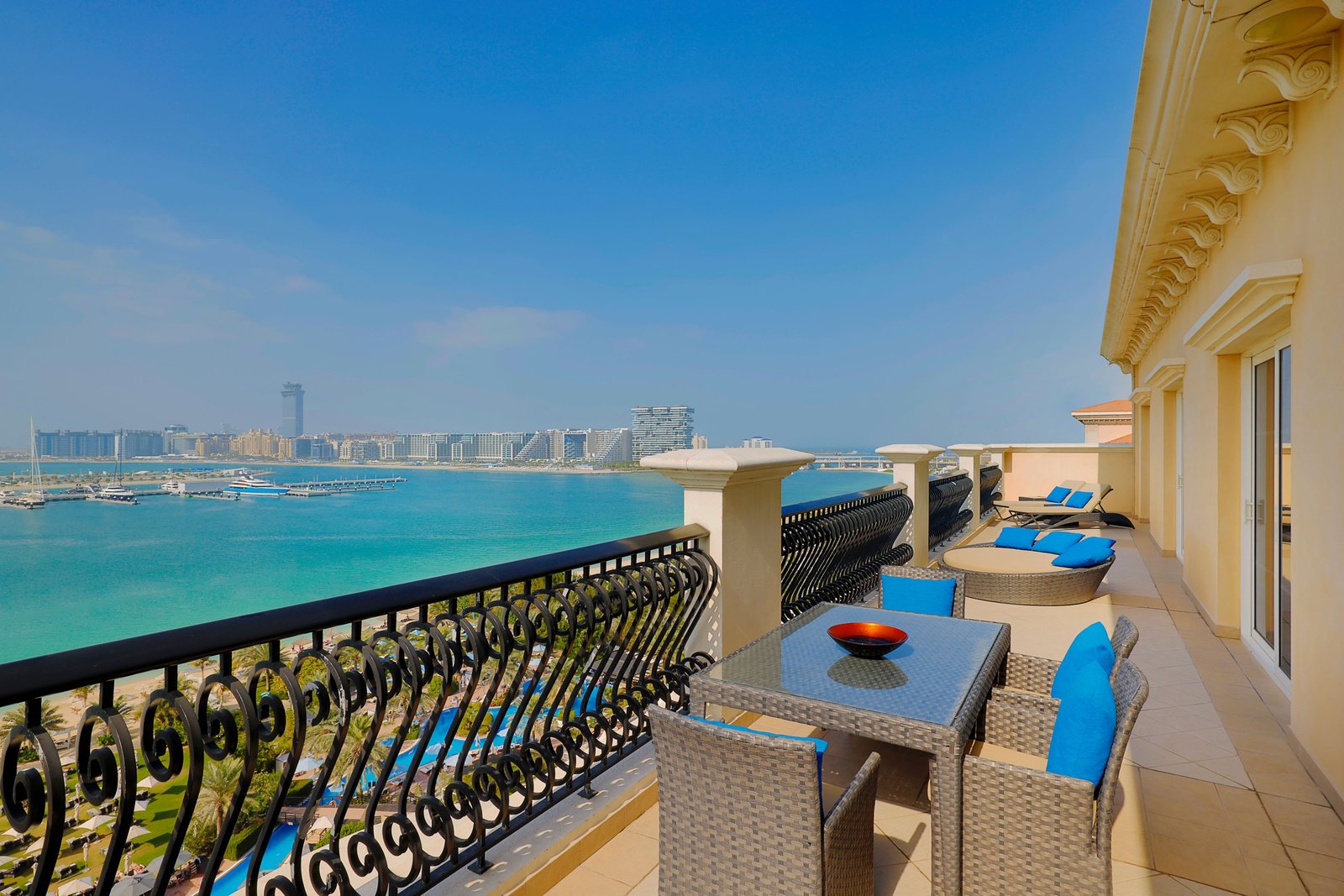 The Westin Dubai Mina Seyahi Beach Resort & Marina, vibe