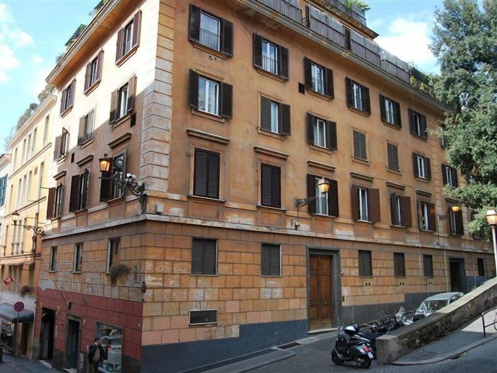Inn Spagna — backstory