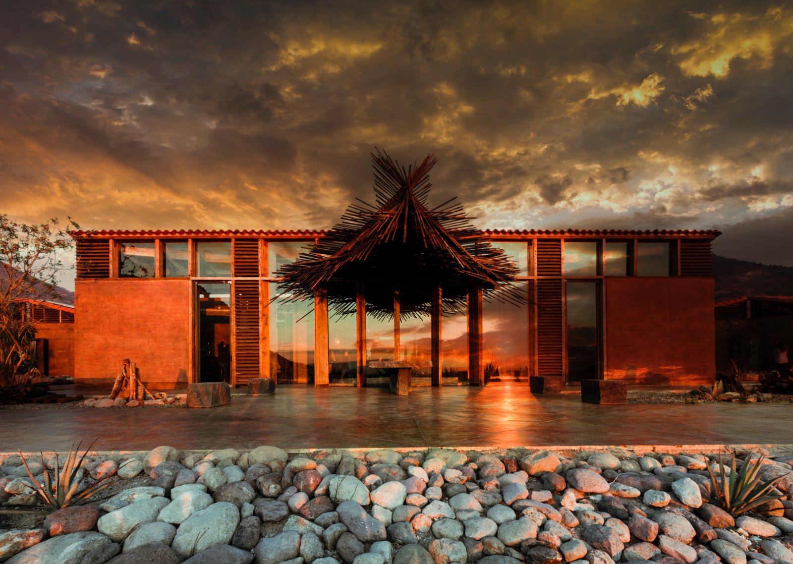 Casa Silencio, backstory