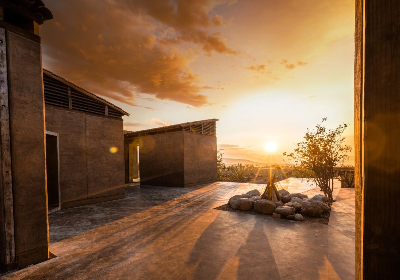 Casa Silencio, vibe