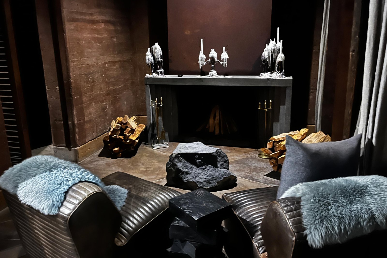 Casa Silencio, rooms