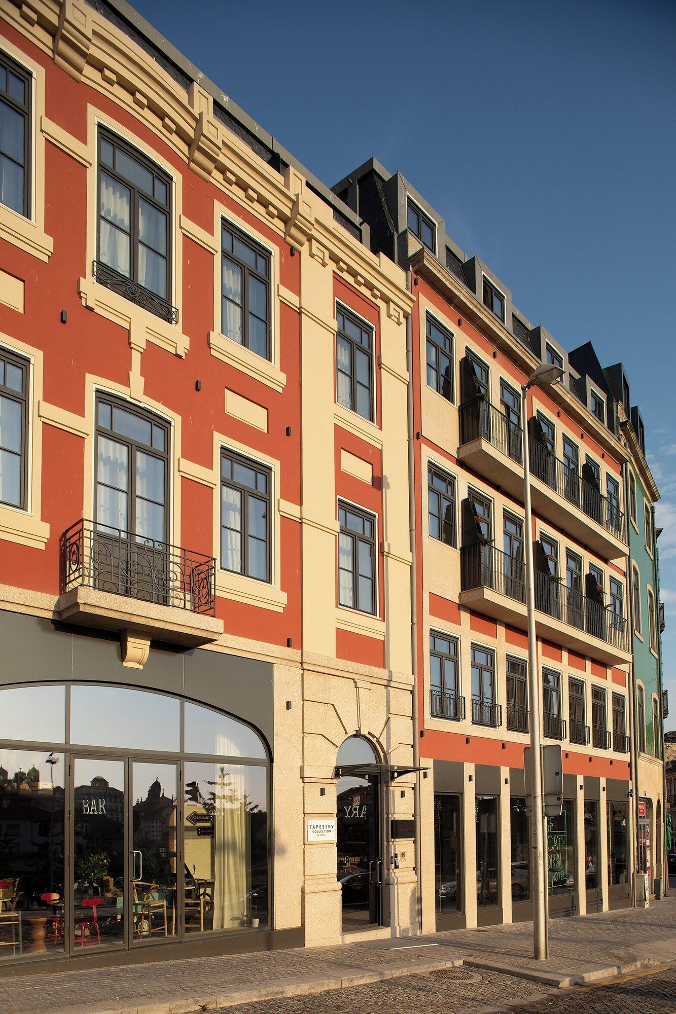 Se Catedral Hotel Porto, Tapestry Collection by Hilton, backstory