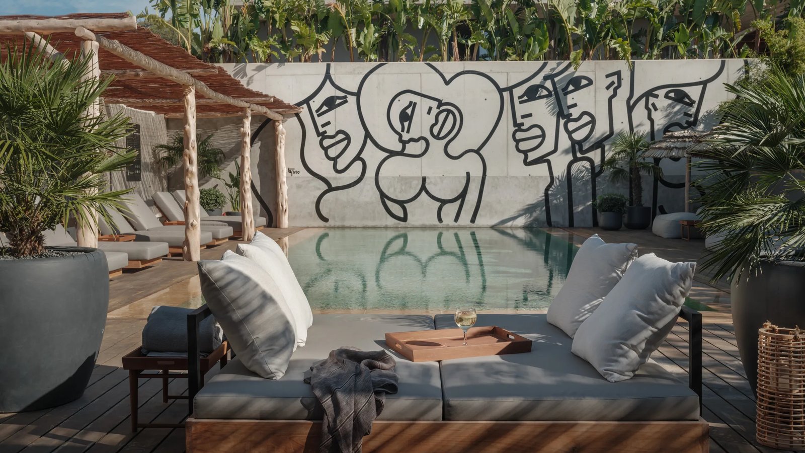 OKU IBIZA, vibe