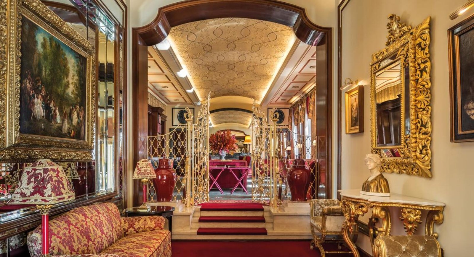 Hotel Hassler Roma — vibe