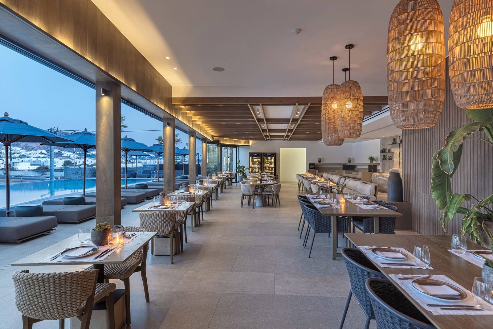 Aeonic Suites & Spa, eat & drink