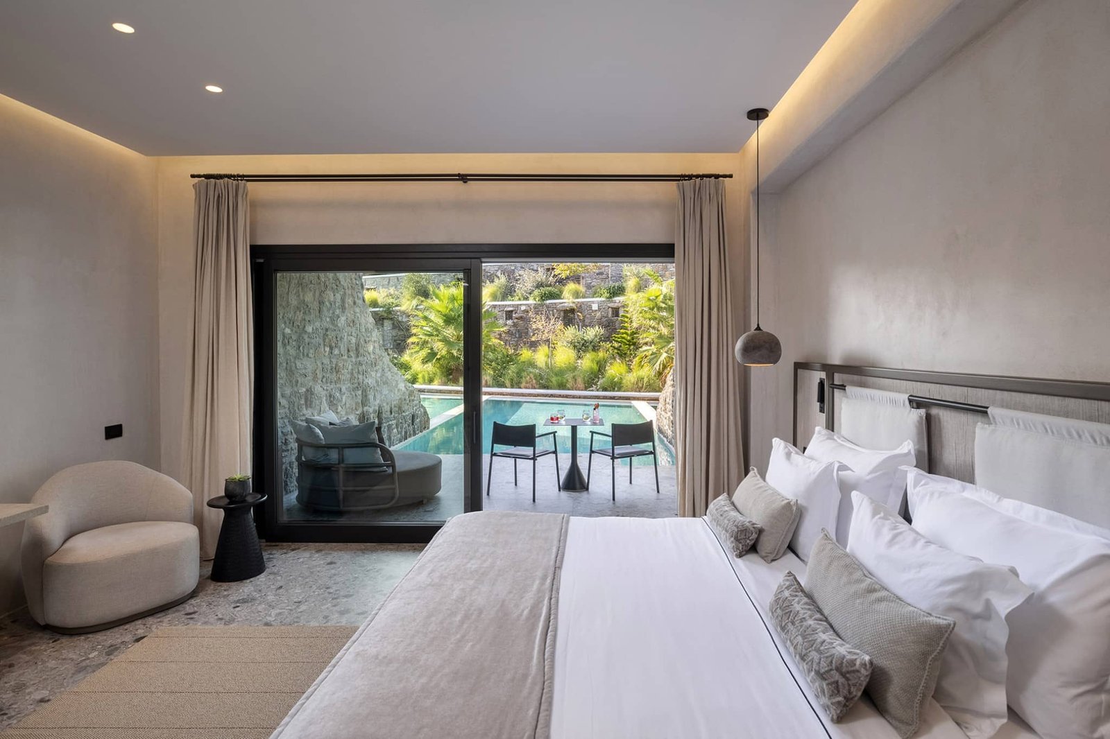 Aeonic Suites & Spa, rooms