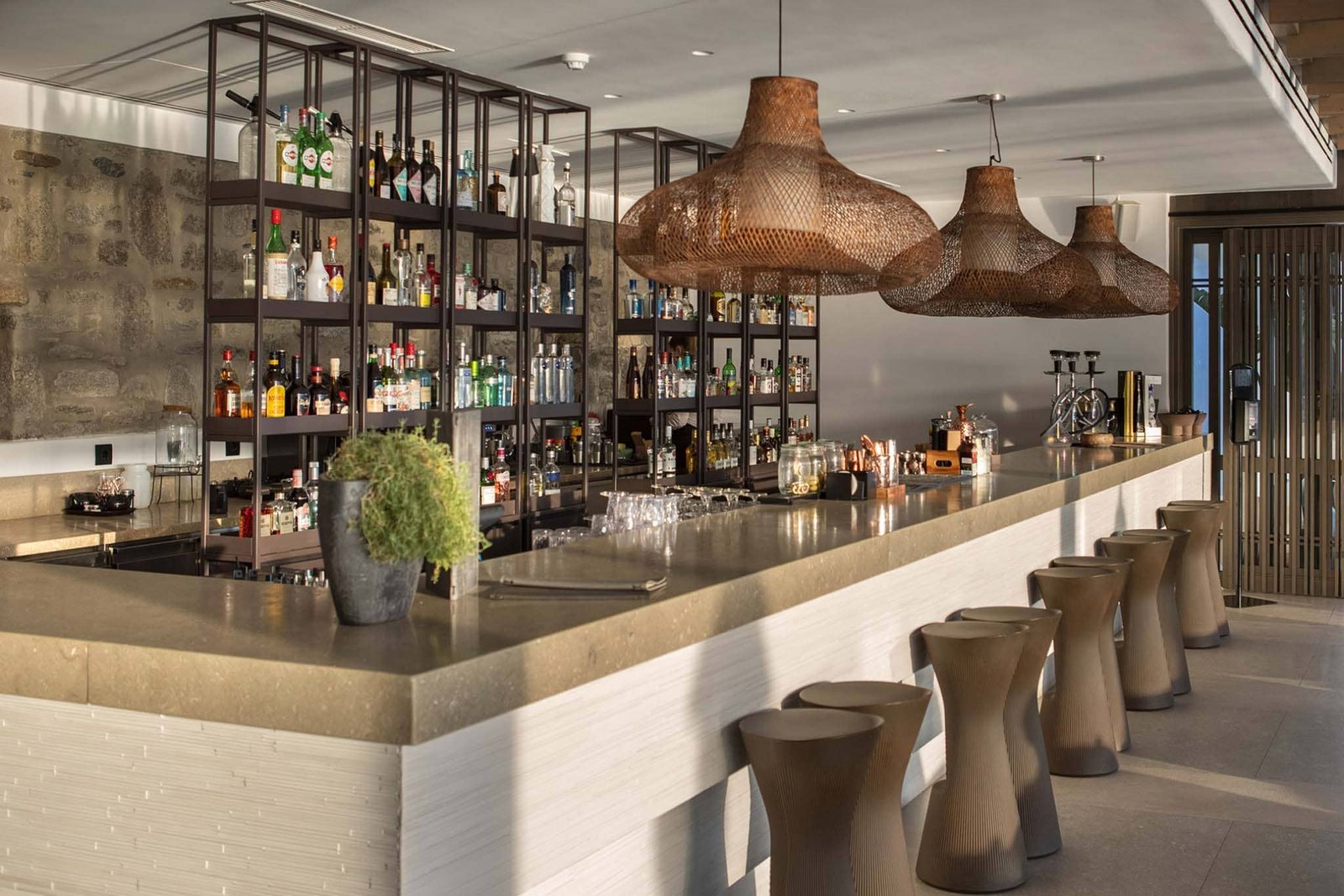 Aeonic Suites & Spa, eat & drink