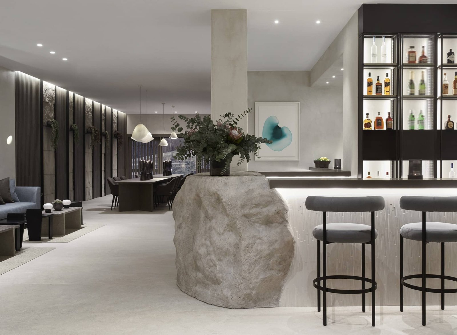 Aeonic Suites & Spa, eat & drink