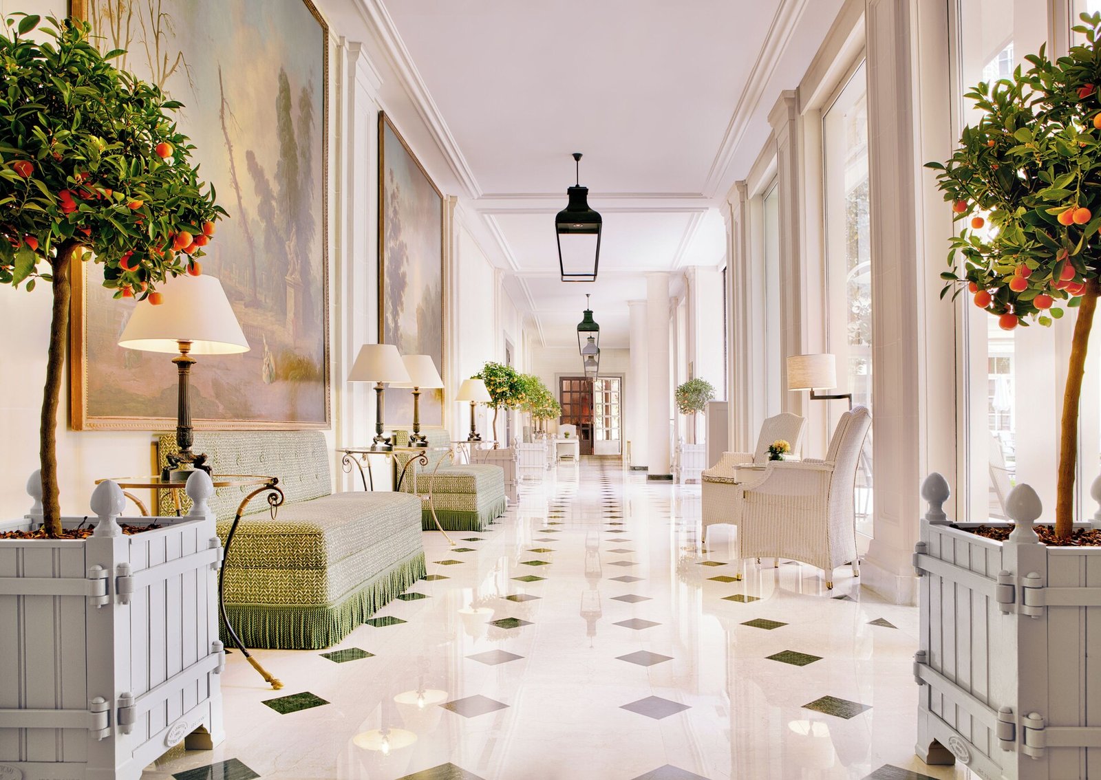 Hotel Le Bristol Paris — vibe