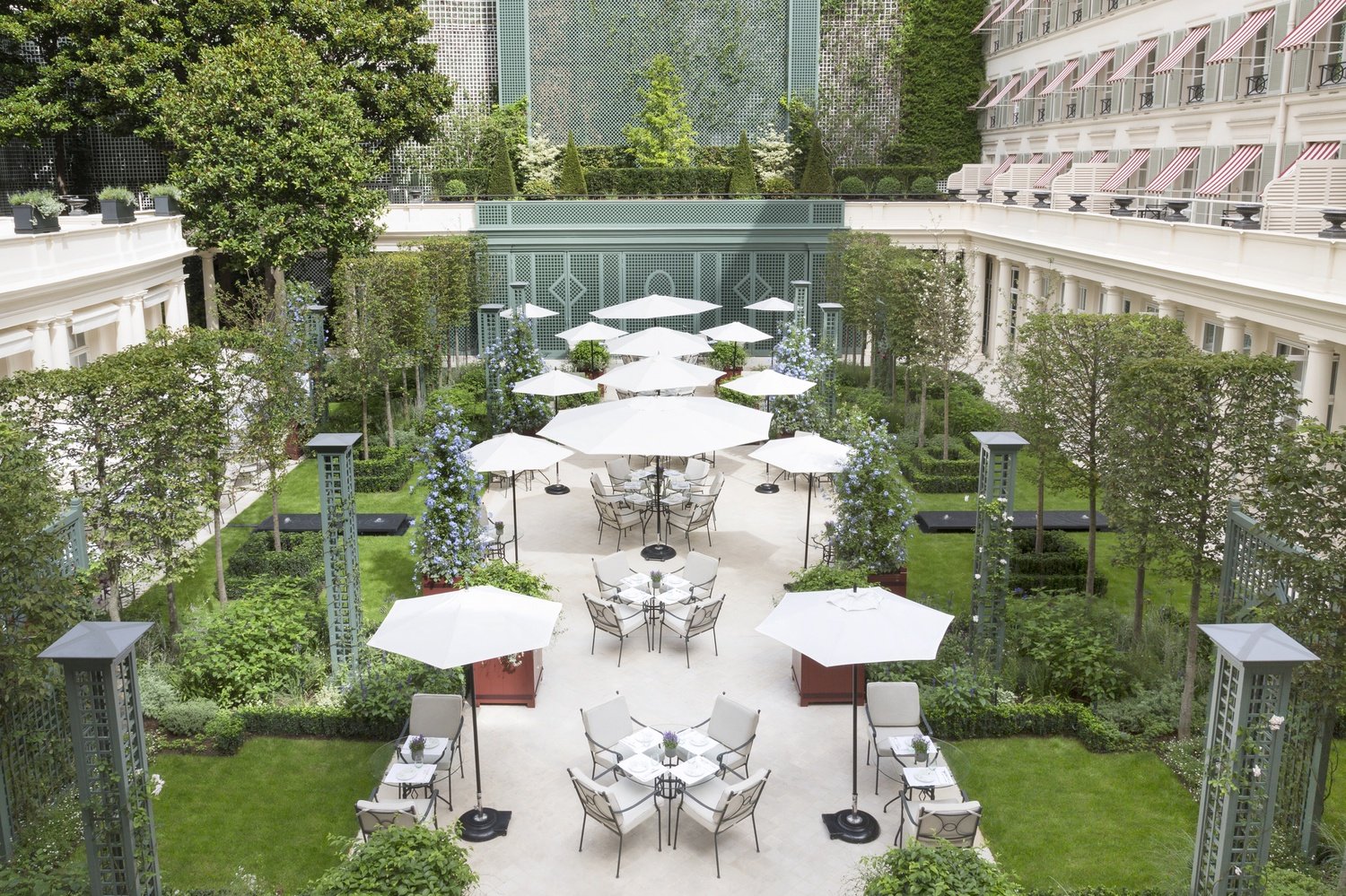 Hotel Le Bristol Paris — vibe