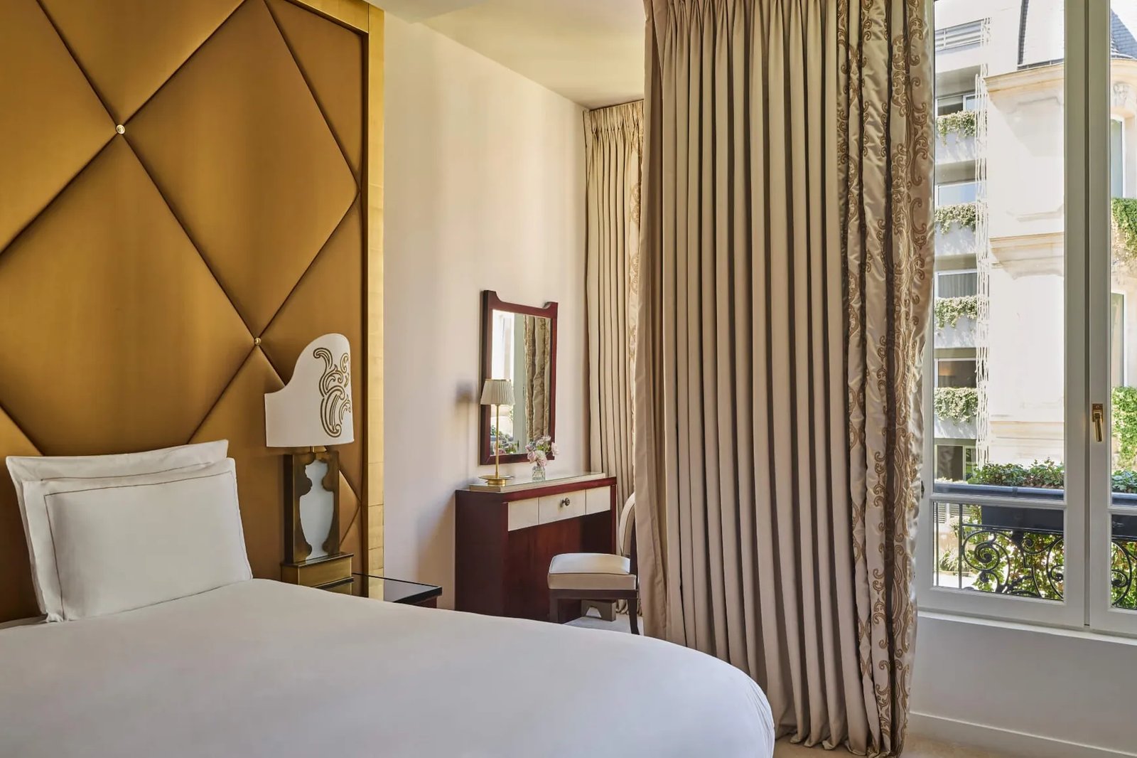 Hôtel Barrière Le Fouquet's — rooms