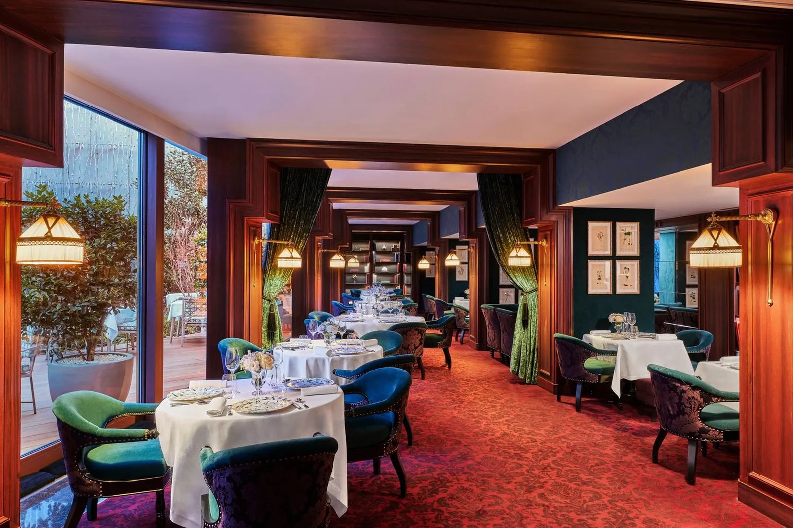 Hôtel Barrière Le Fouquet's, at the table