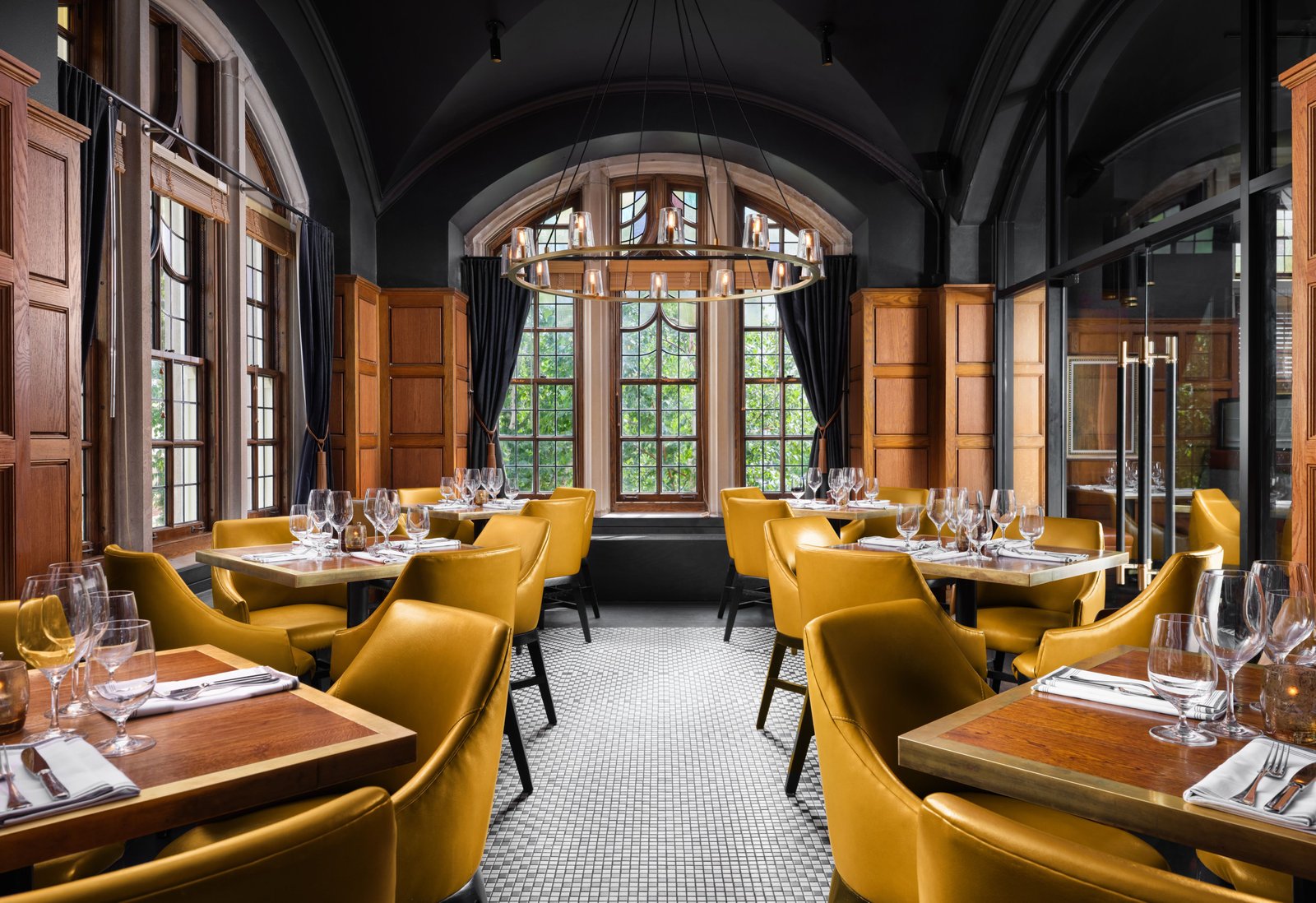 The Union Club Hotel at Purdue University, Autograph Collection, 8eleven modern bistro