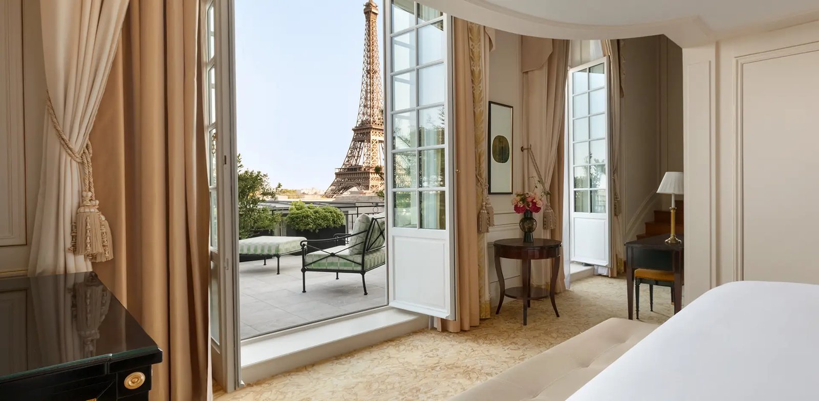 Shangri-La Paris — vibe