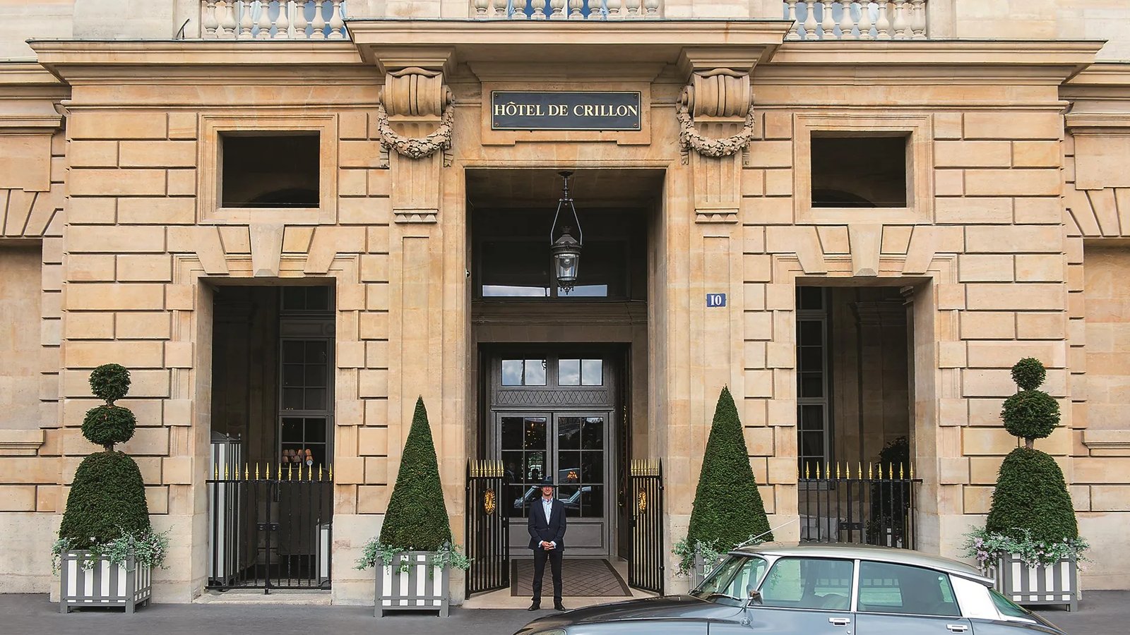 Hôtel de Crillon — backstory