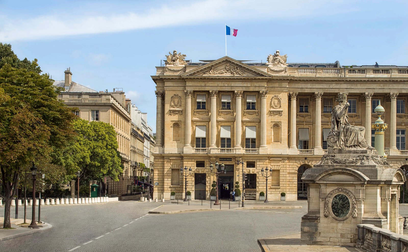 Hôtel de Crillon — backstory