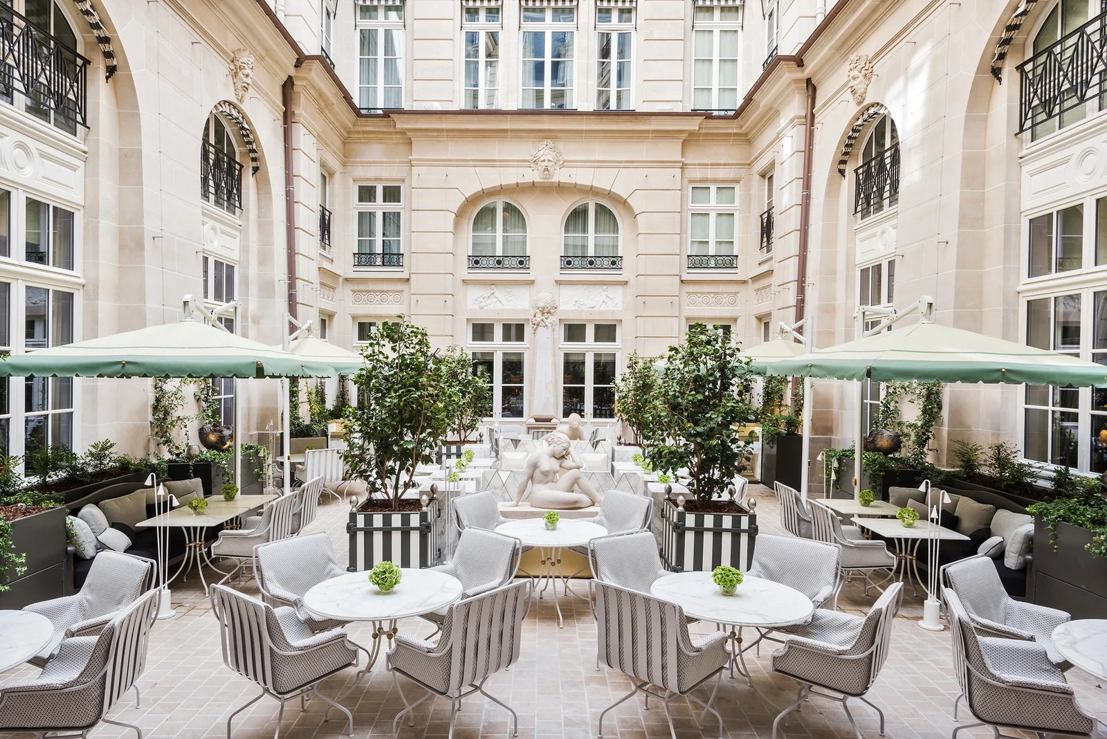 Hôtel de Crillon — vibe