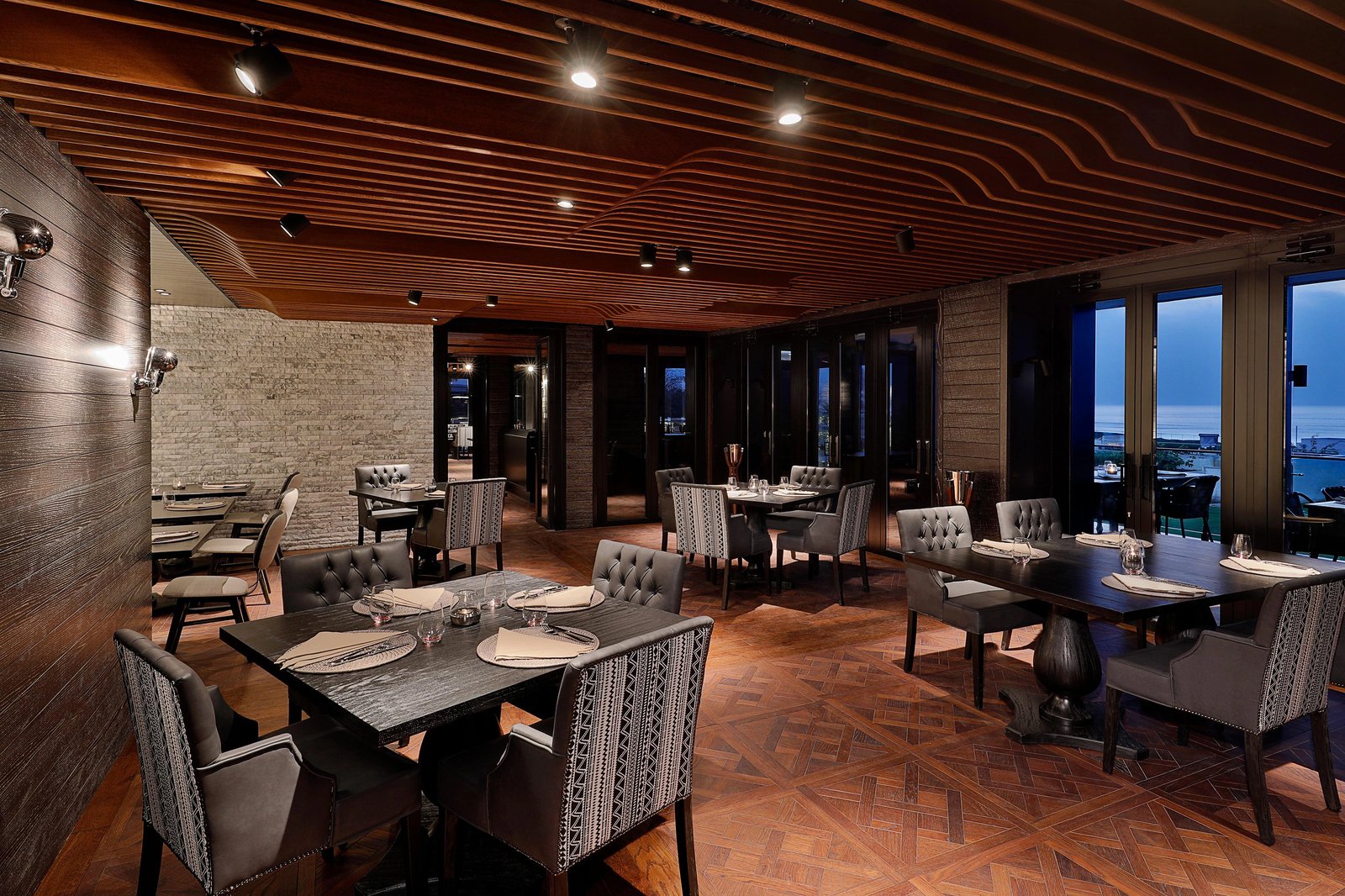 W Muscat, eat & drink