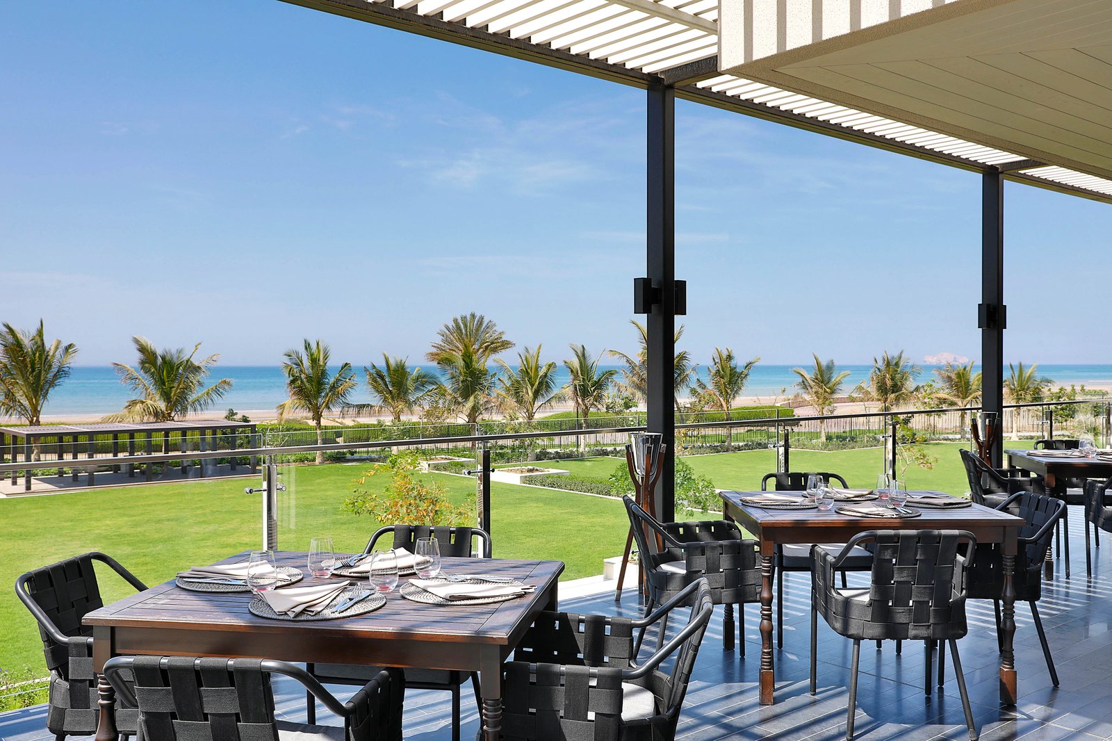 W Muscat, eat & drink