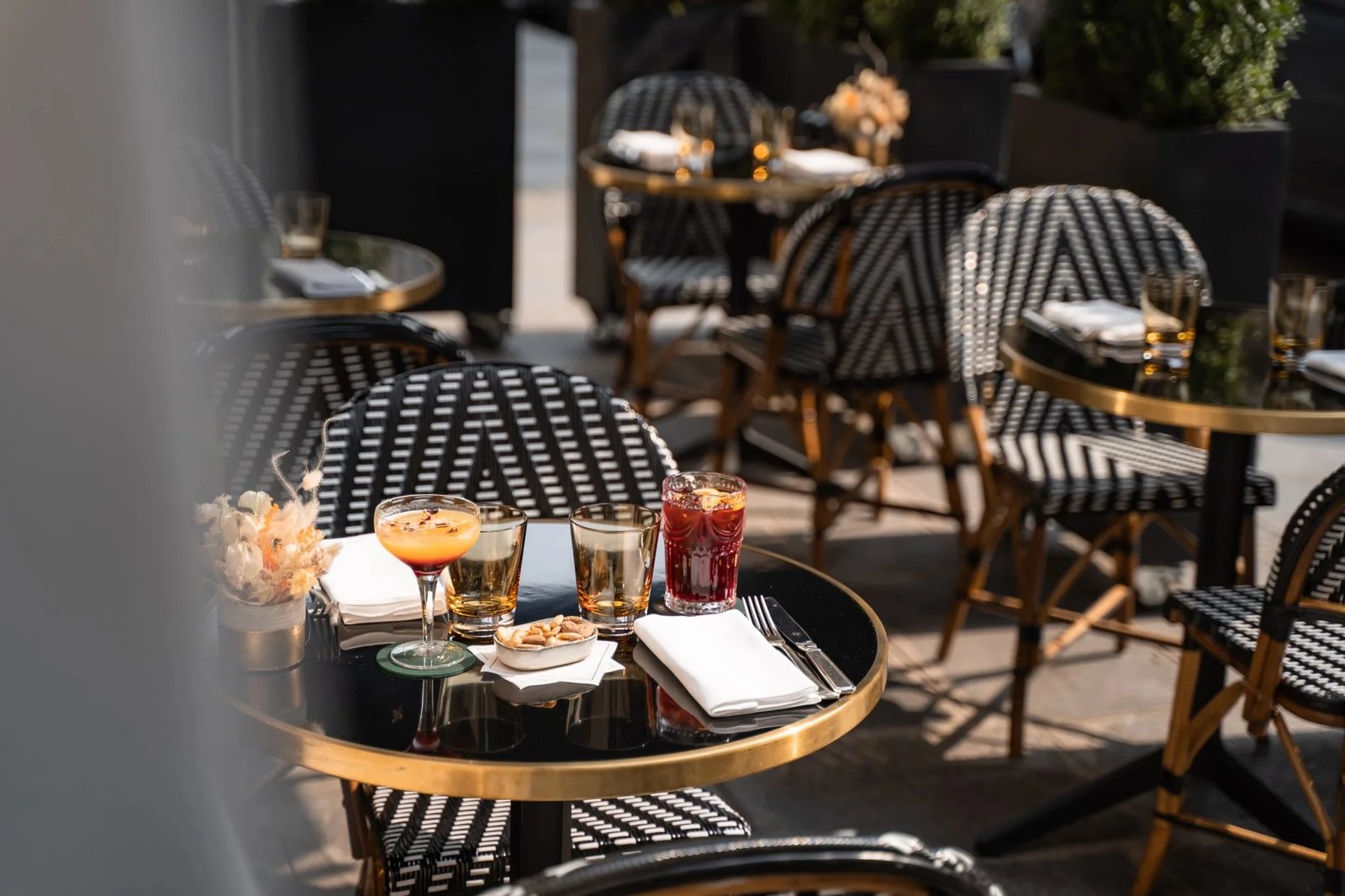 Le Grand Powers — eat & drink