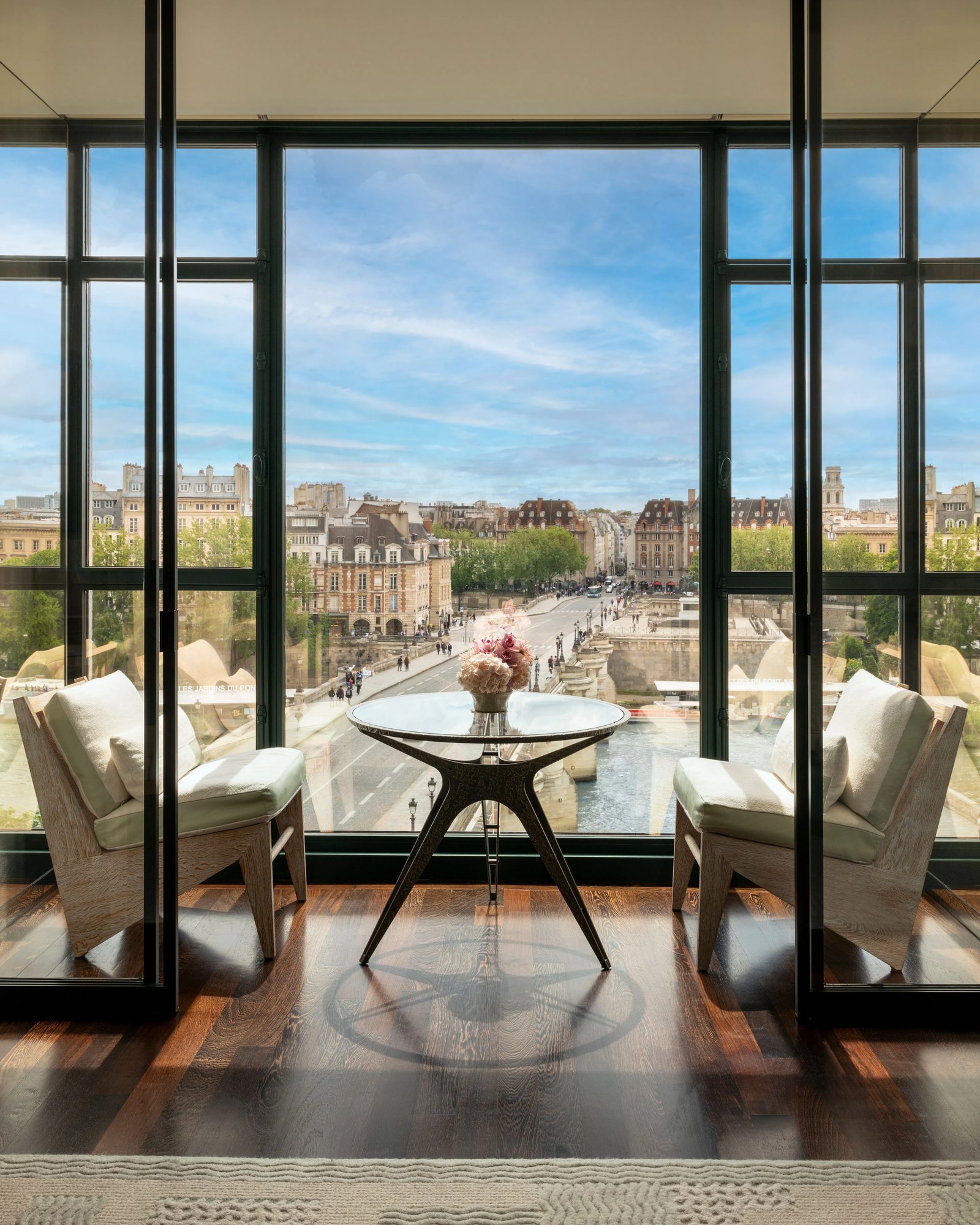 Cheval Blanc Paris Hotel — vibe