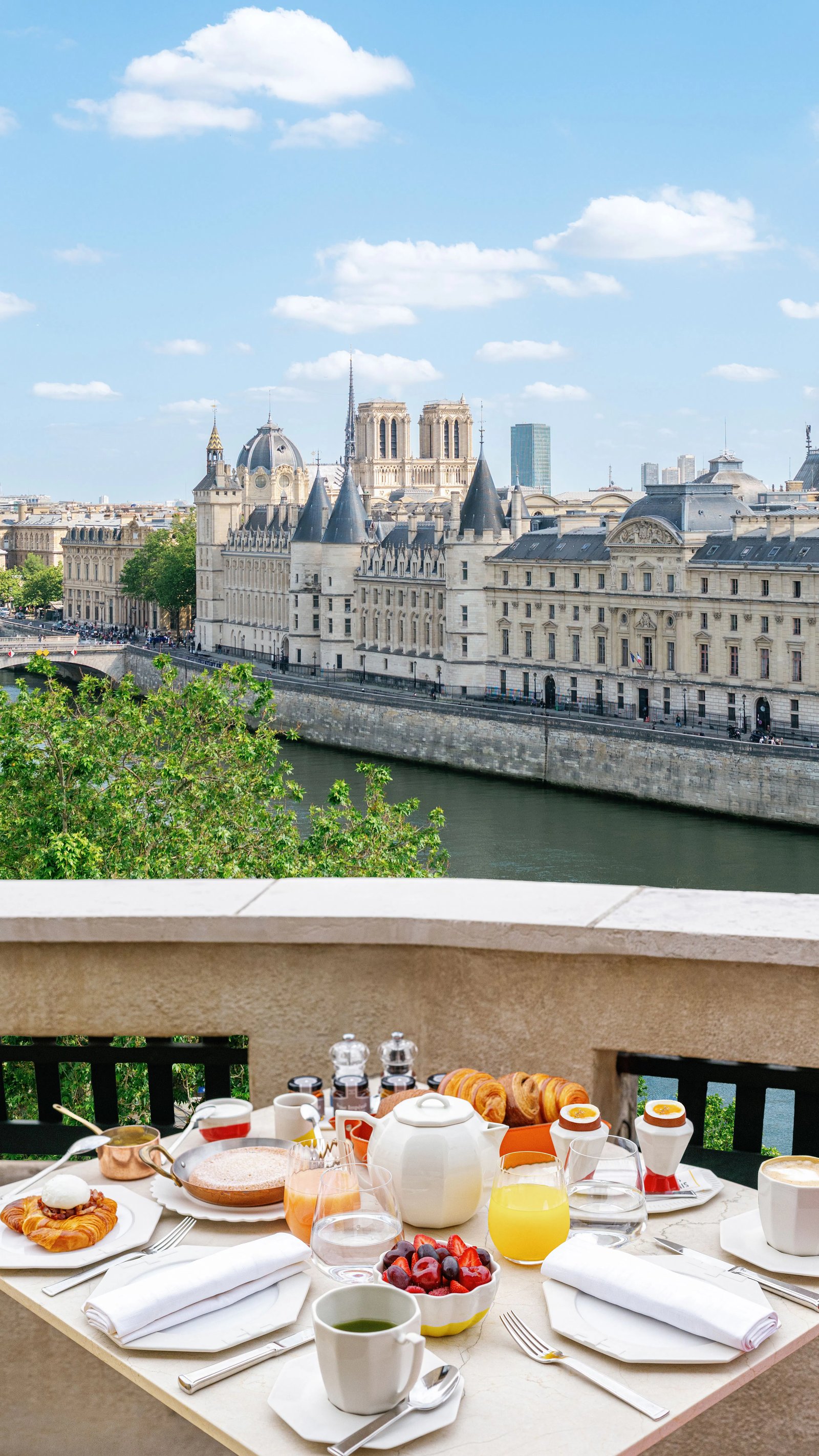 Cheval Blanc Paris Hotel — eat & drink