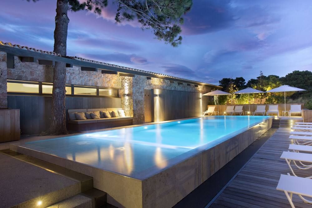La plage Casadelmar, the pool