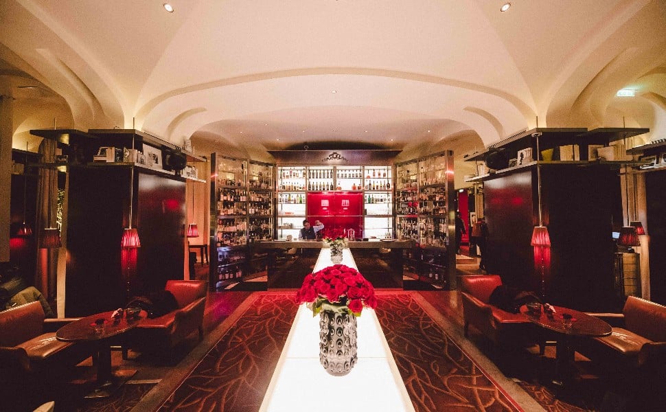 Le Royal Monceau – Raffles Paris, le bar long