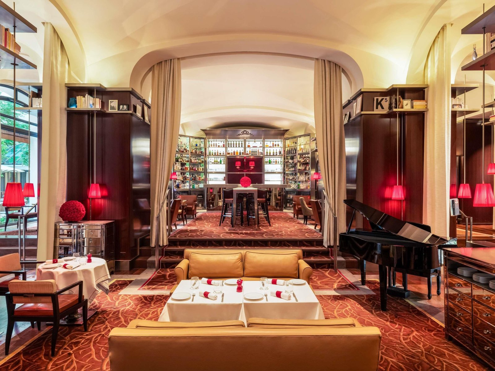 Le Royal Monceau – Raffles Paris, le bar long