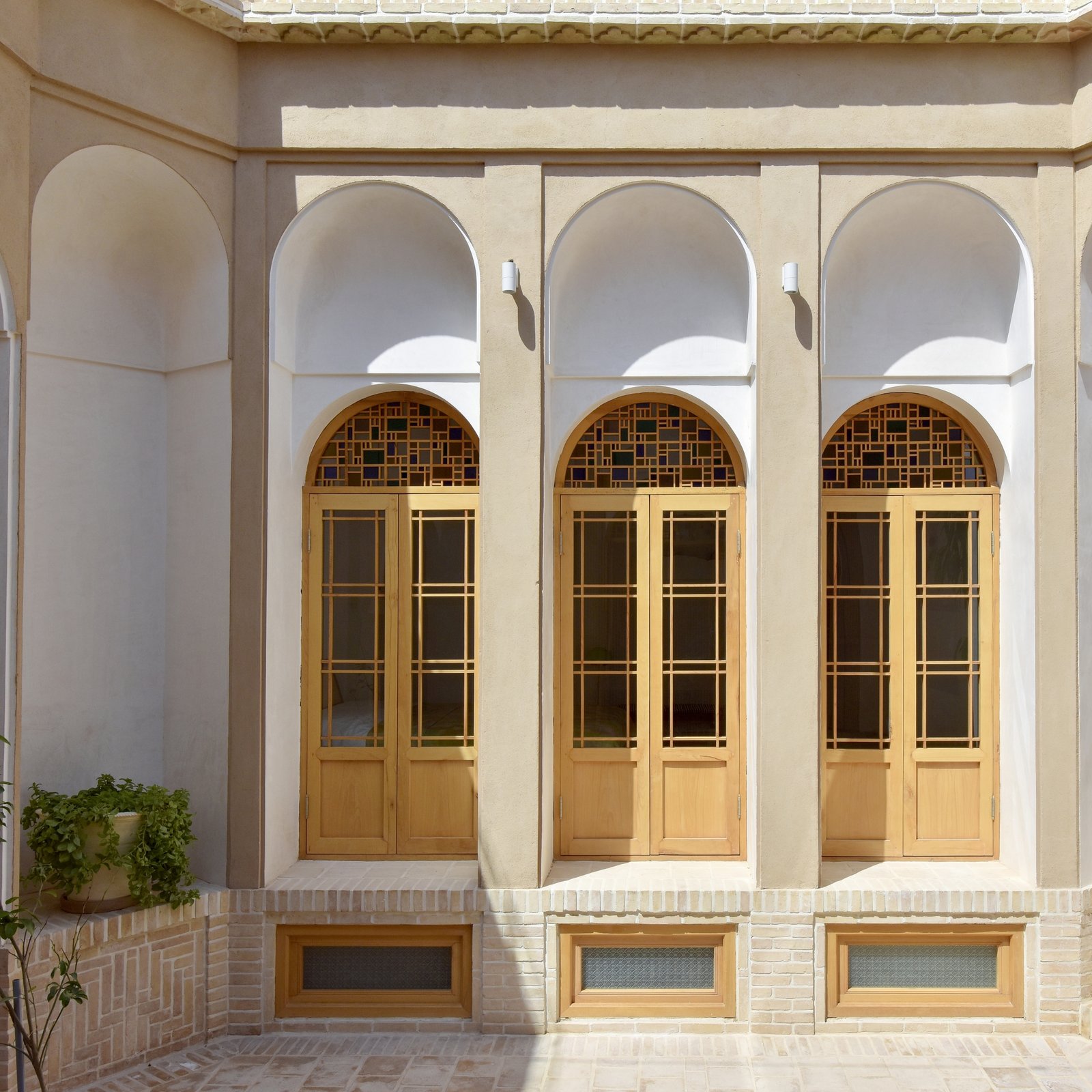Minoudar House, how it began