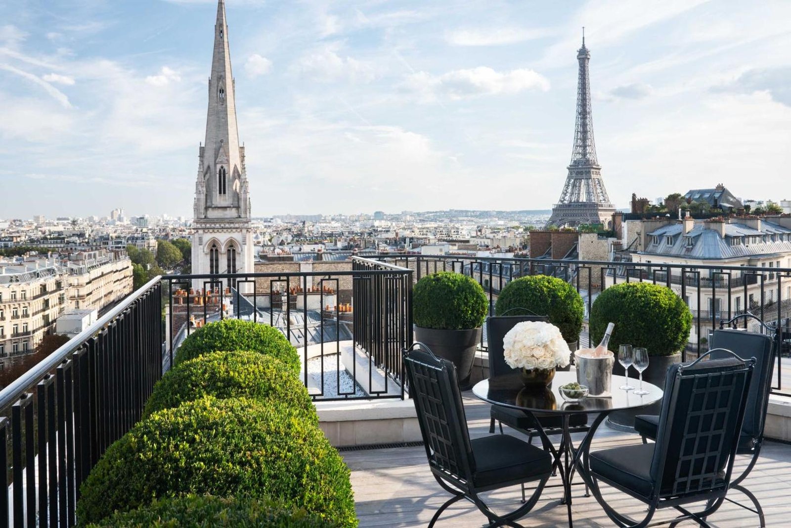 Four Seasons Hotel George V — vibe