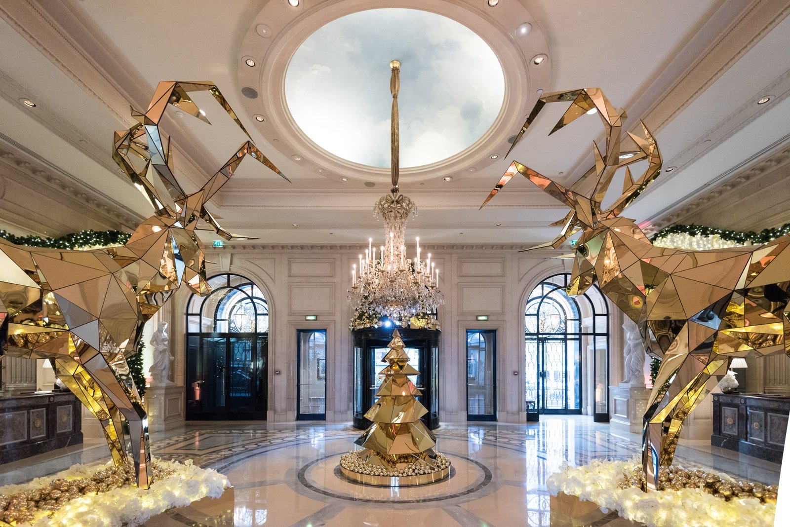 Four Seasons Hotel George V — vibe