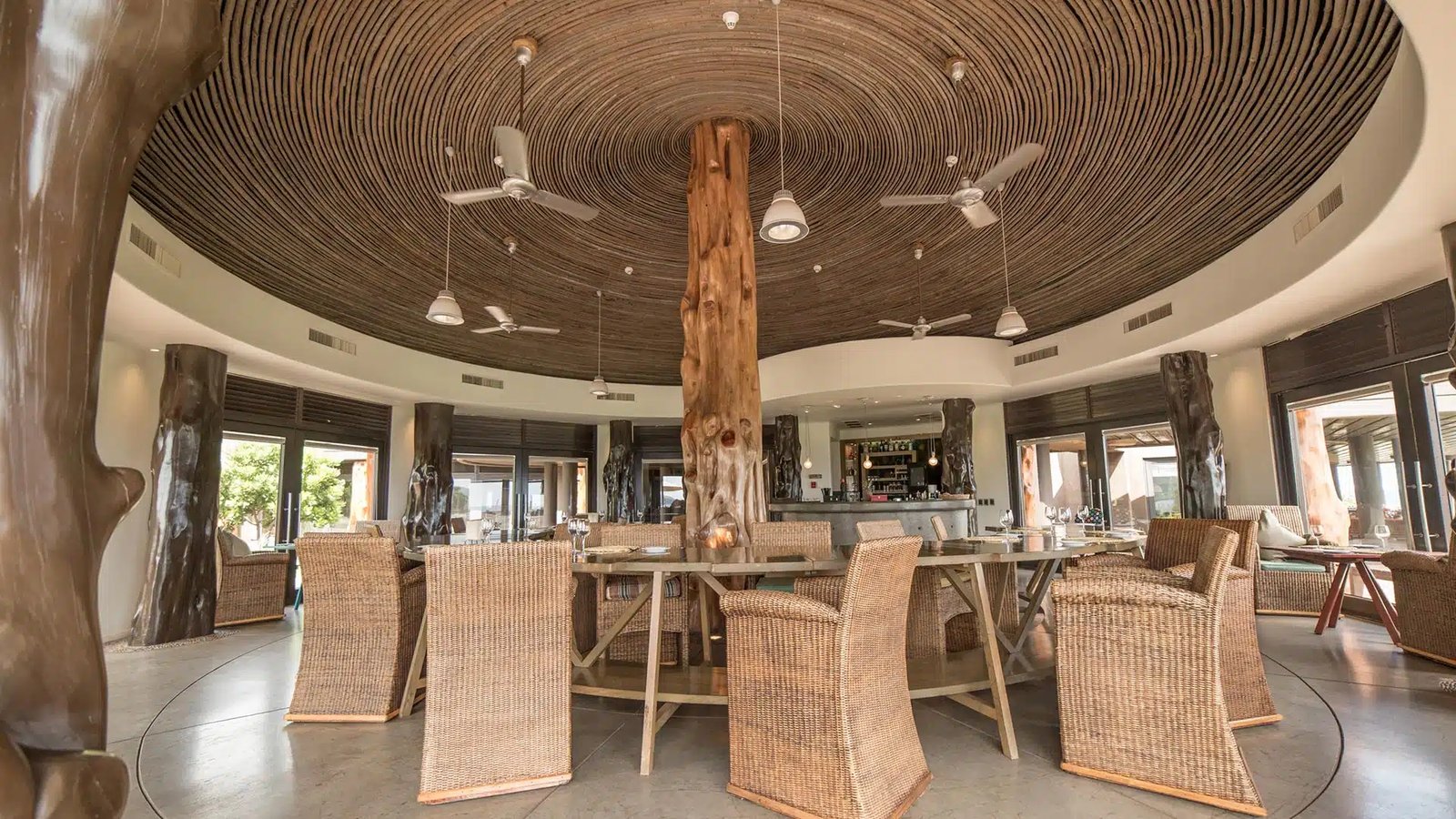 Nayara Hangaroa, at the table