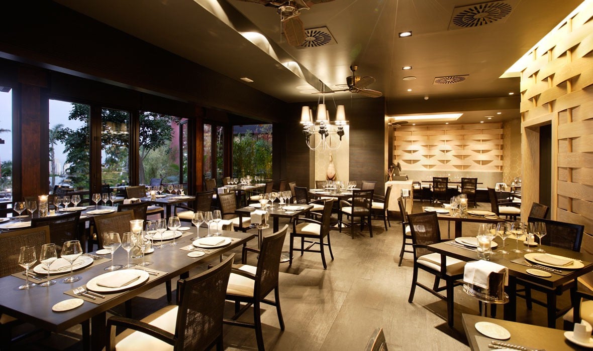 Asia Gardens Hotel & Thai Spa, at the table