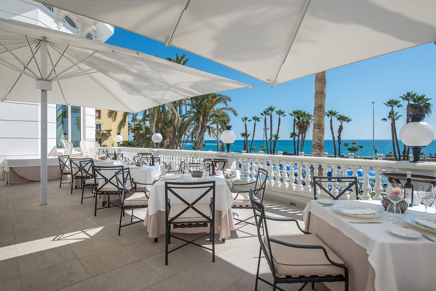 Hotel Miramar, at the table