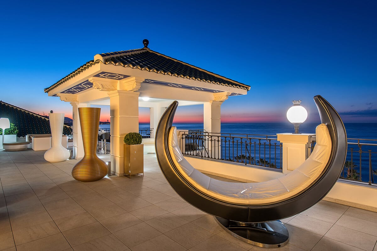 Hotel Miramar, at the table