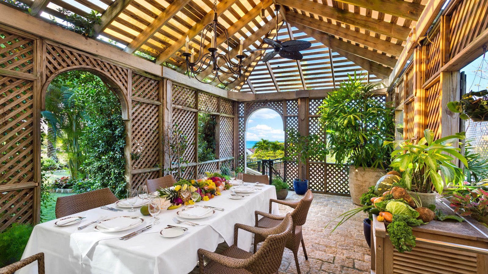 Quintessence Hotel, at the table