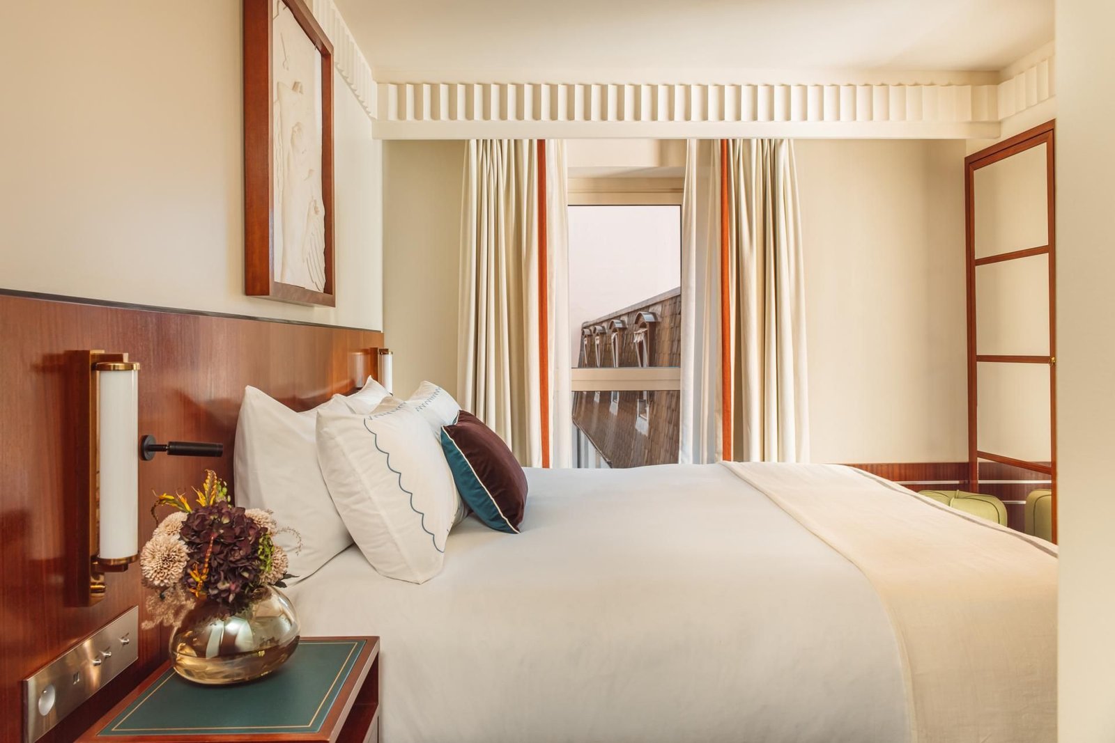 Hôtel des Grands Voyageurs — rooms