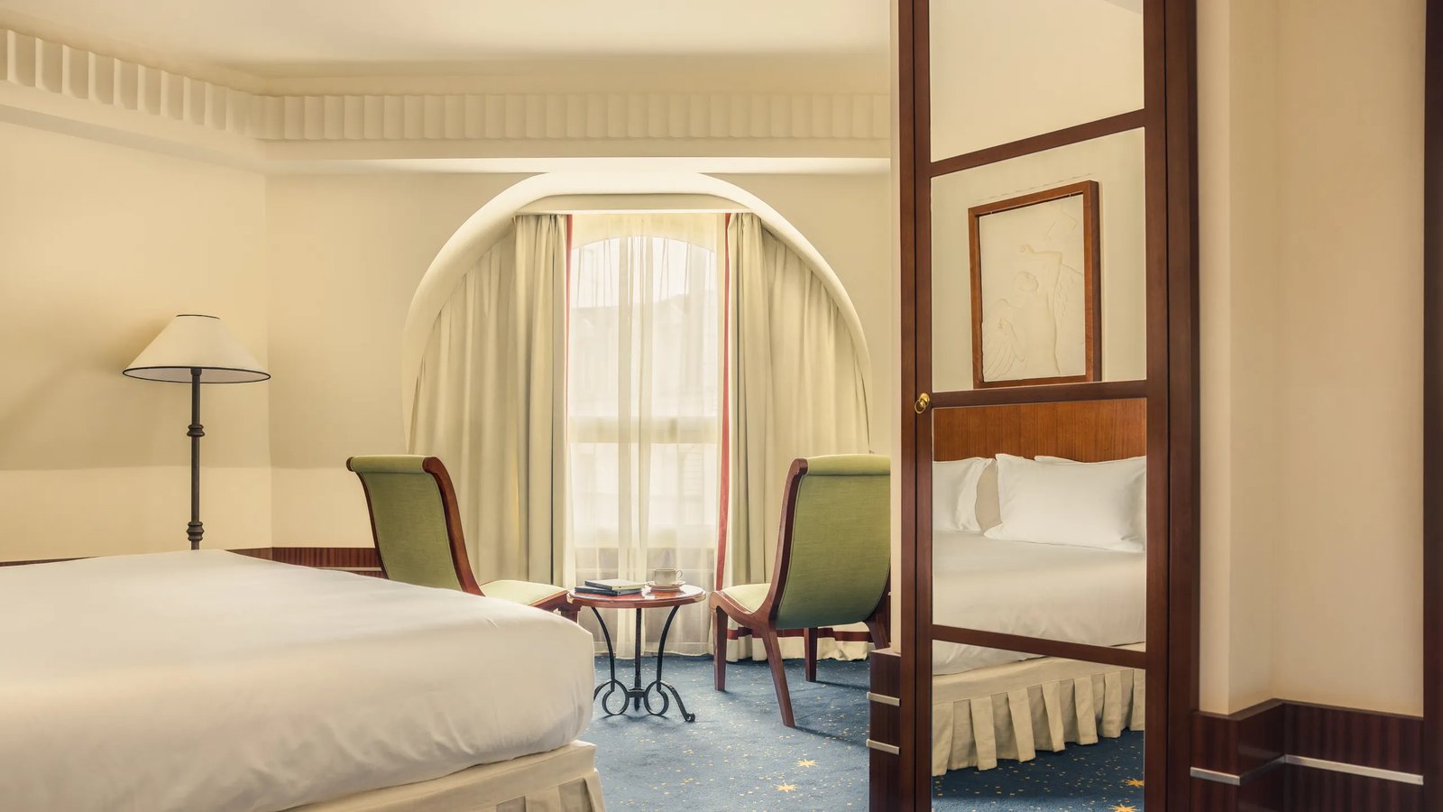 Hôtel des Grands Voyageurs — rooms
