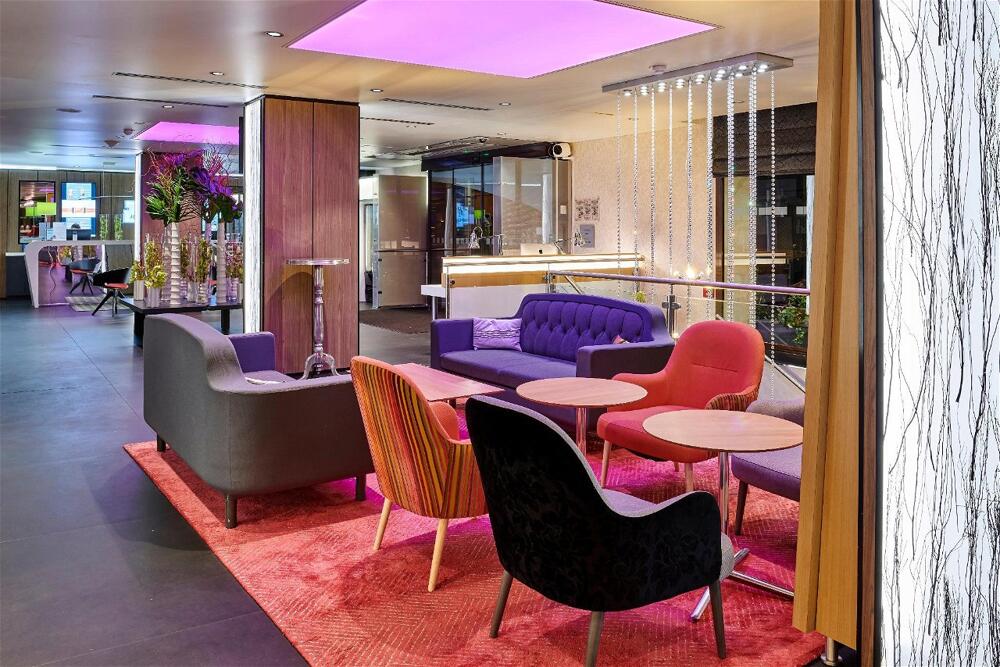 Hôtel des Grands Voyageurs — vibe