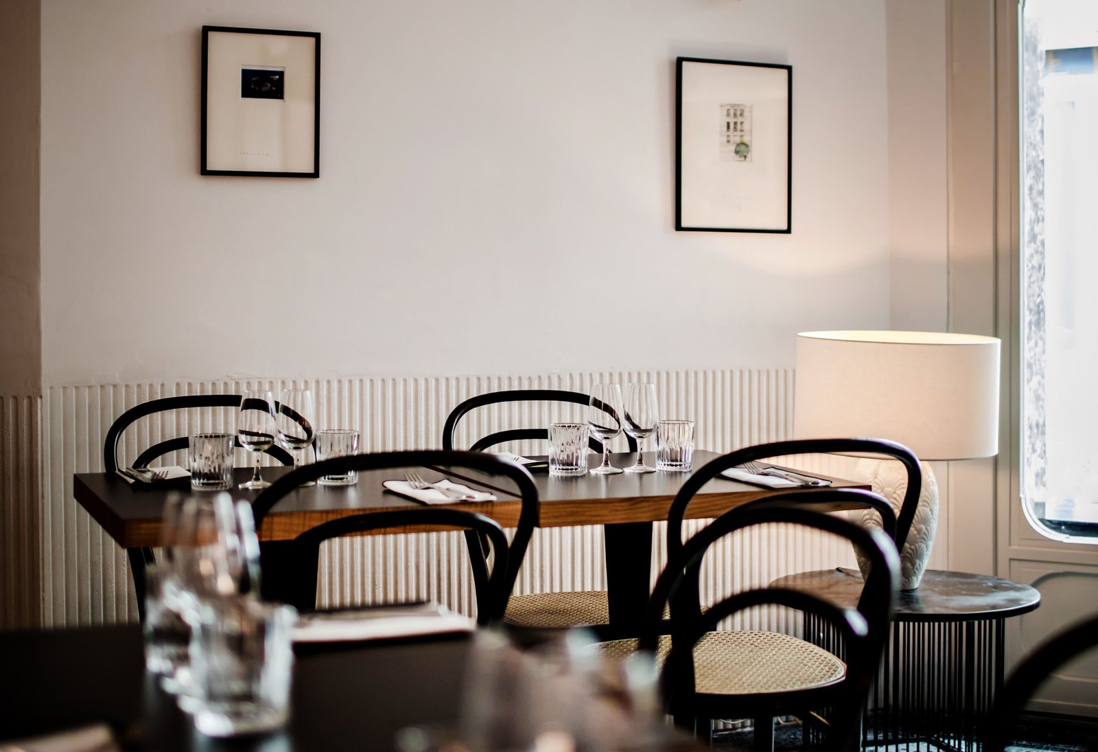 Le Pigalle, at the table