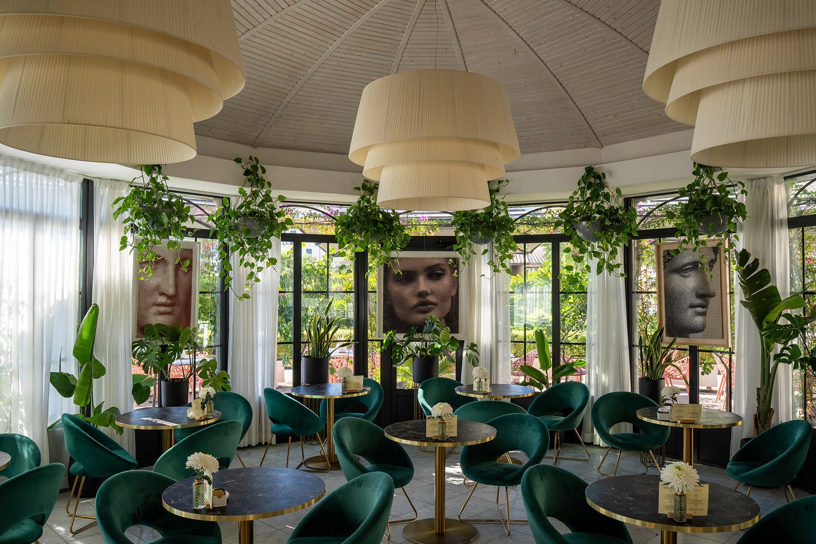 Grand Hotel Alassio, at the table
