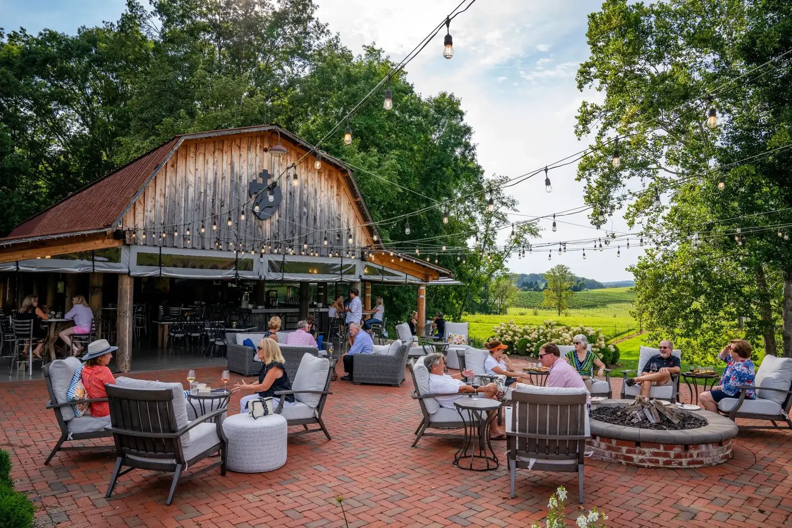 Nicewonder Farm & Vineyards, the tasting room at nicewonder vineyards