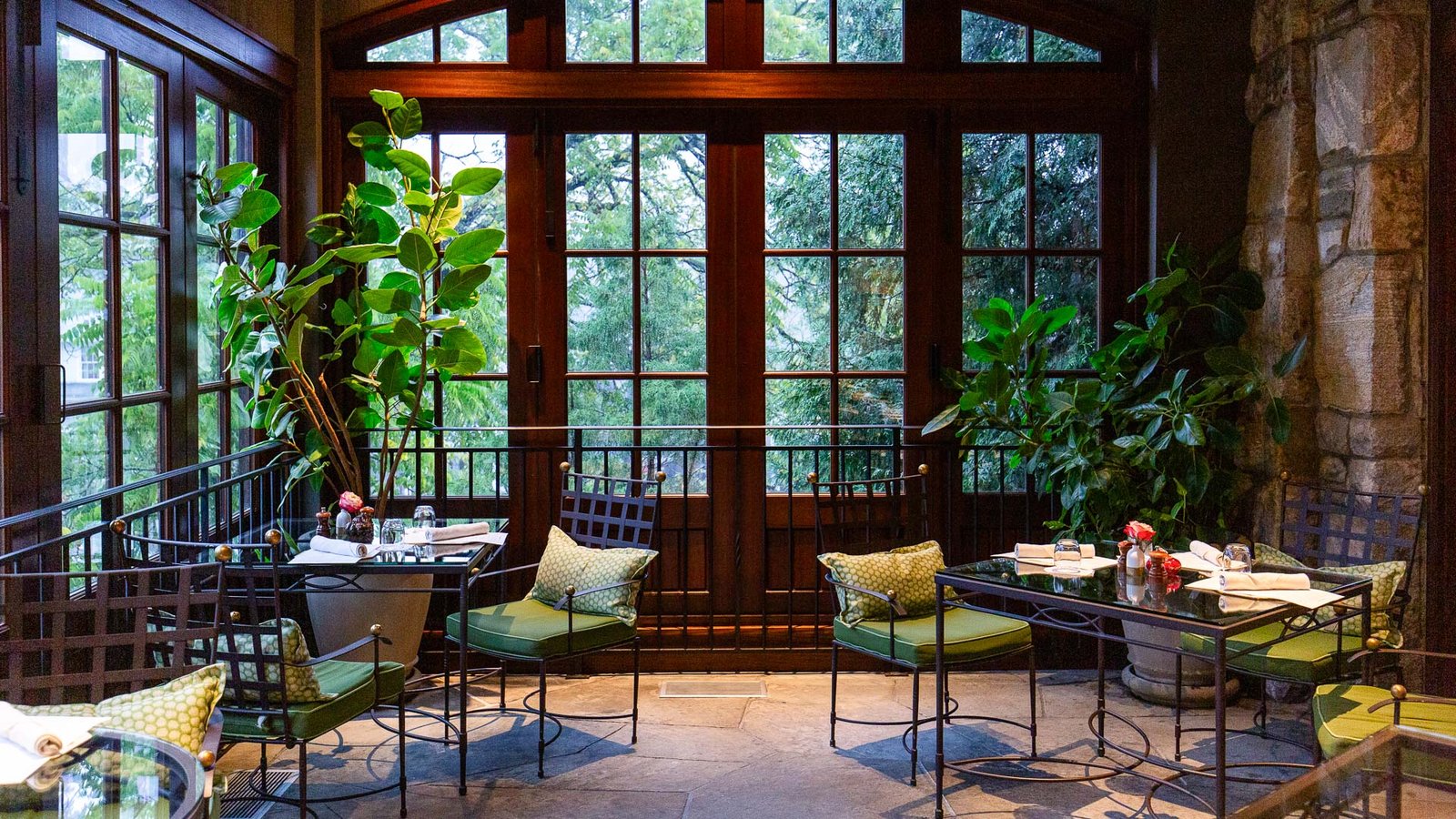 Old Edwards Inn & Spa, at the table