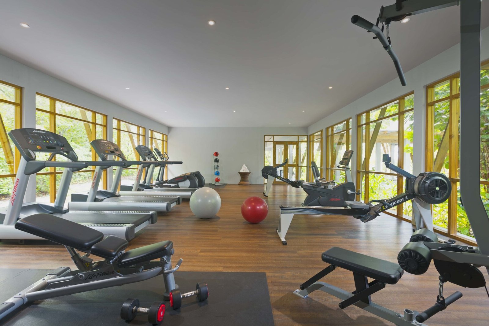 Niva Dhigali Maldives, yoga and the gym