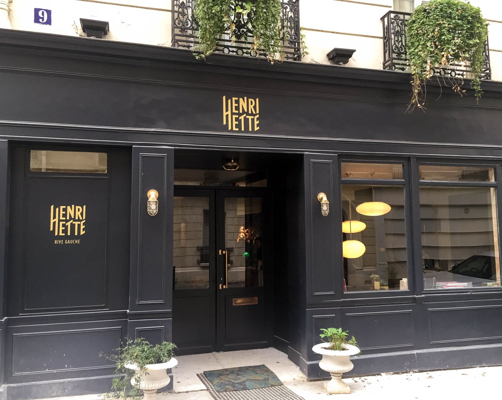 Hôtel Henriette — backstory